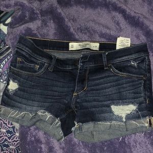Low-rise denim shorts